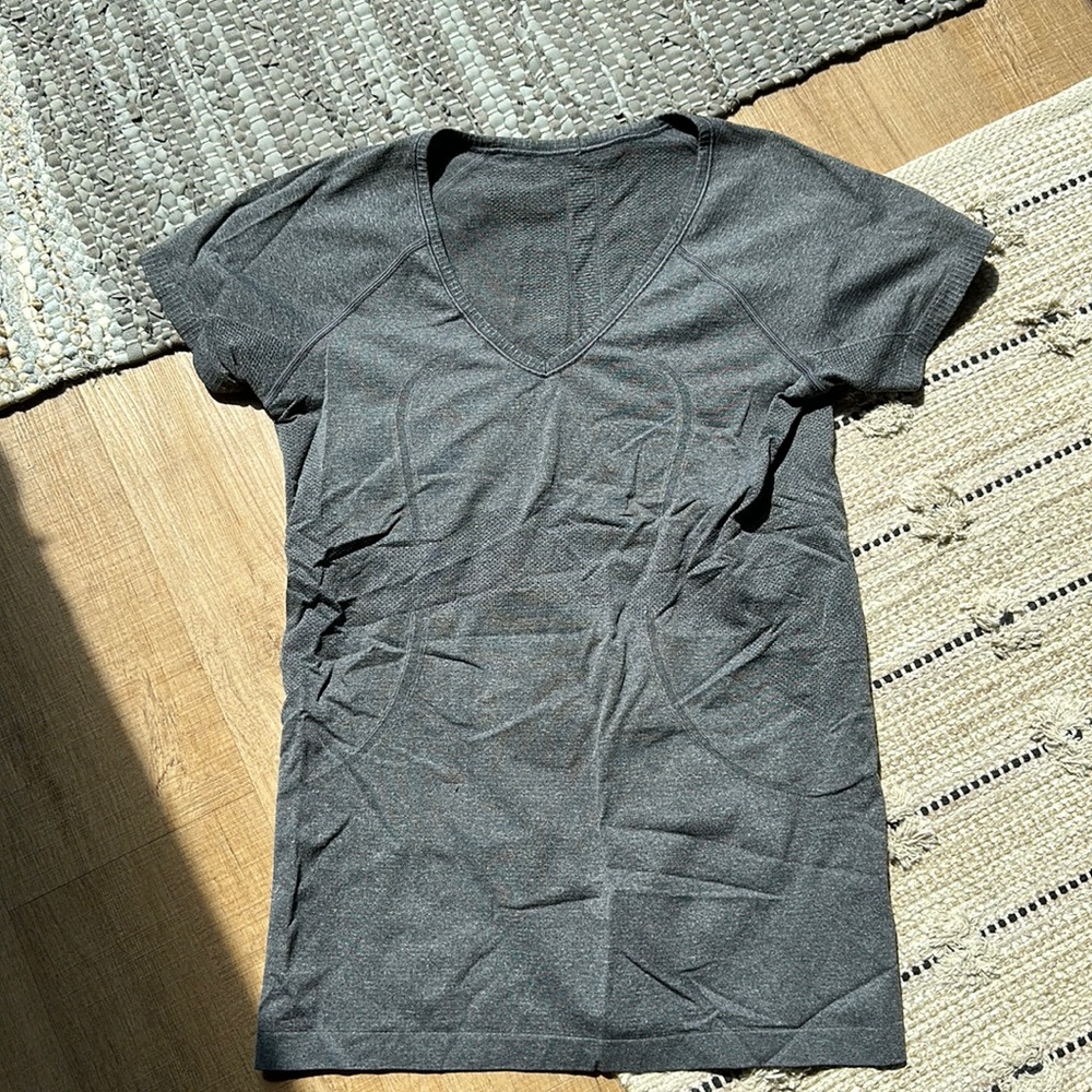 Gray Lululemon Swiftly Tech short sleeve shirt. Size 10.